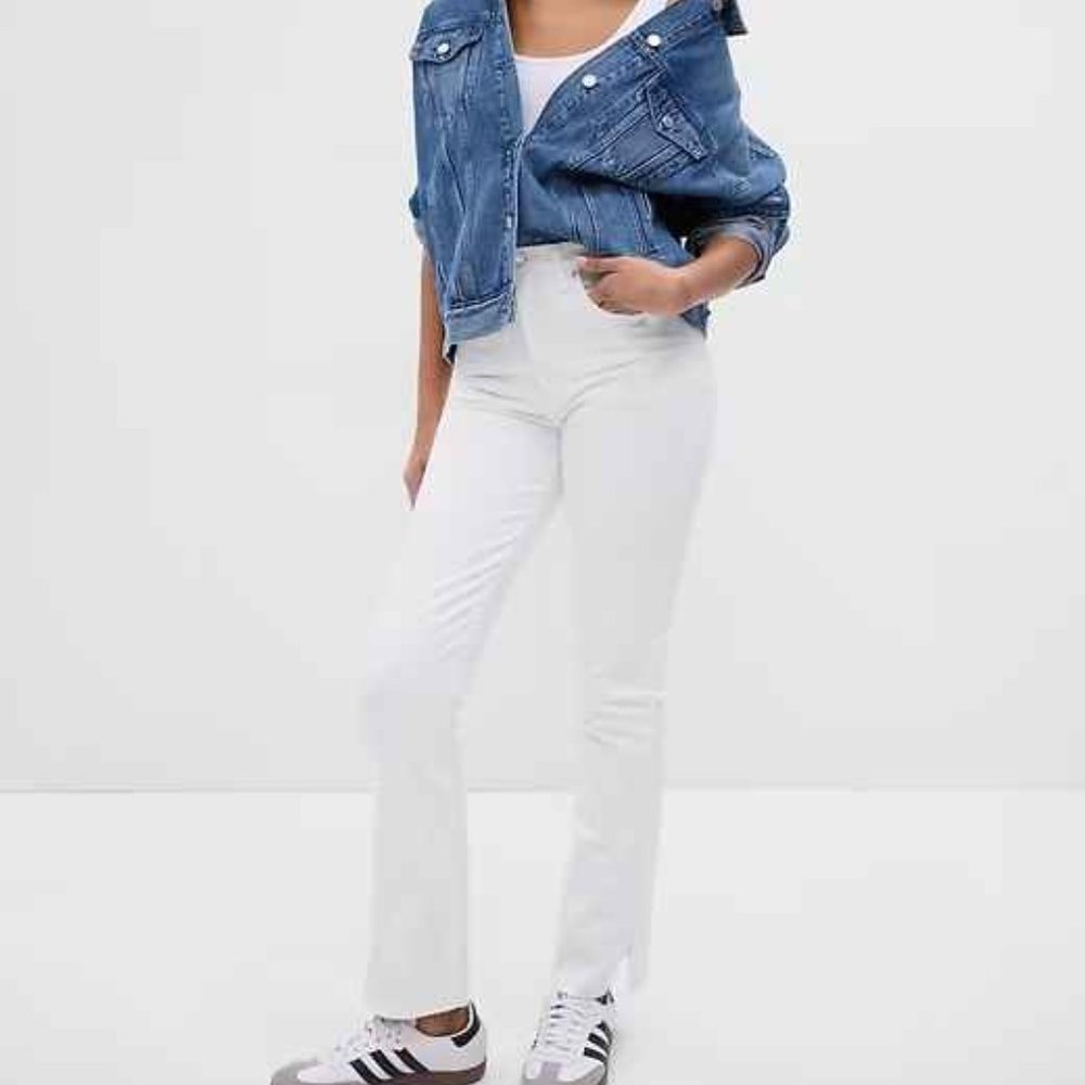 NWT Gap Optic White High Rise Kick Fit Jeans with Washwell – Size 32 / 14 Short